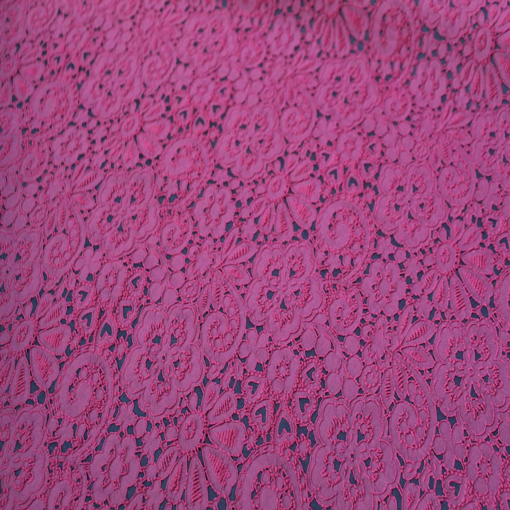 Μπροκάρ με λουλούδι ανάγλυφο φάρδος 1.50